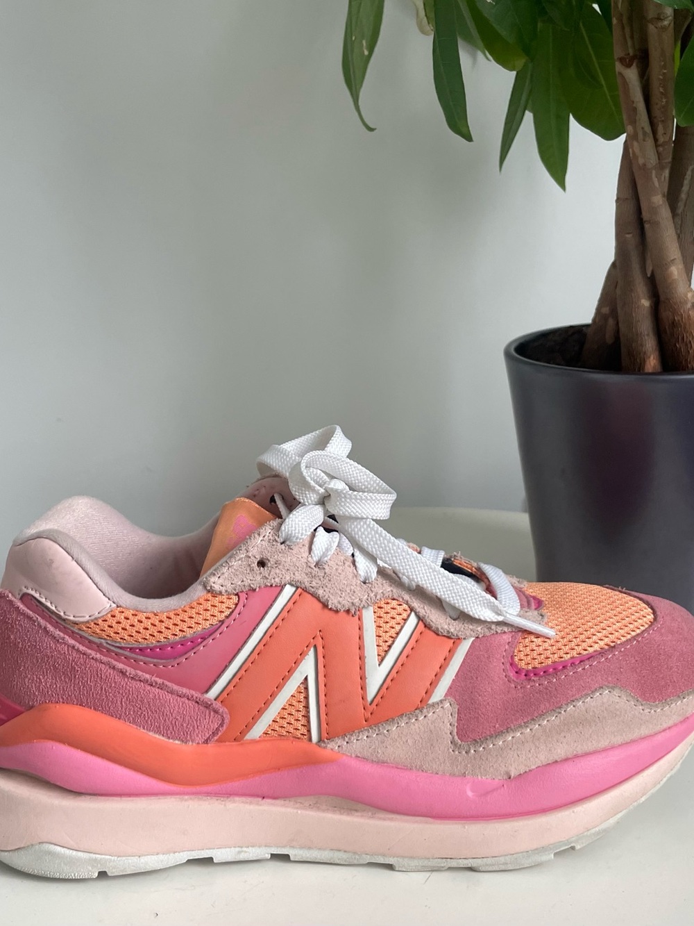 Women Size 6.5 New Balance 5740
Valentine's Day Pink Shoes